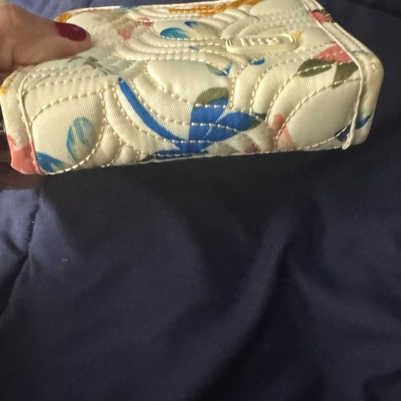 Wallet brand lug to protect your charge cards - Picture 3 of 15